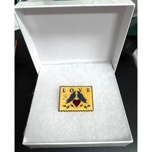 LOVE Stamp Pin,1989, 25 Cents, by JG & A, Tustin, CA, Measures 1”x1.5” - Picture 1 of 4